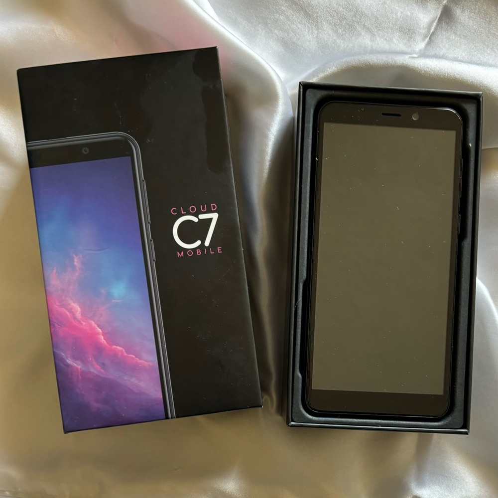 CLOUD C7 MOBILE 
New and never been used with no provider